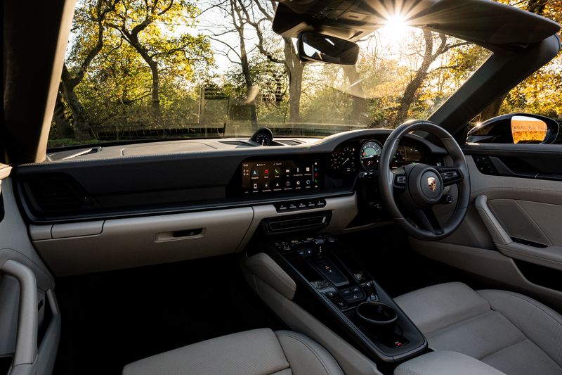 Porsche 911 (992) Carrera 4 PDK