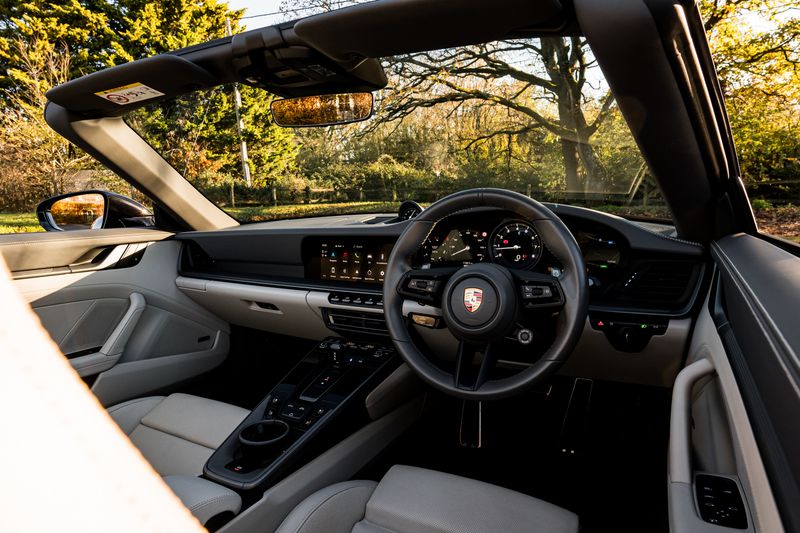 Porsche 911 (992) Carrera 4 PDK