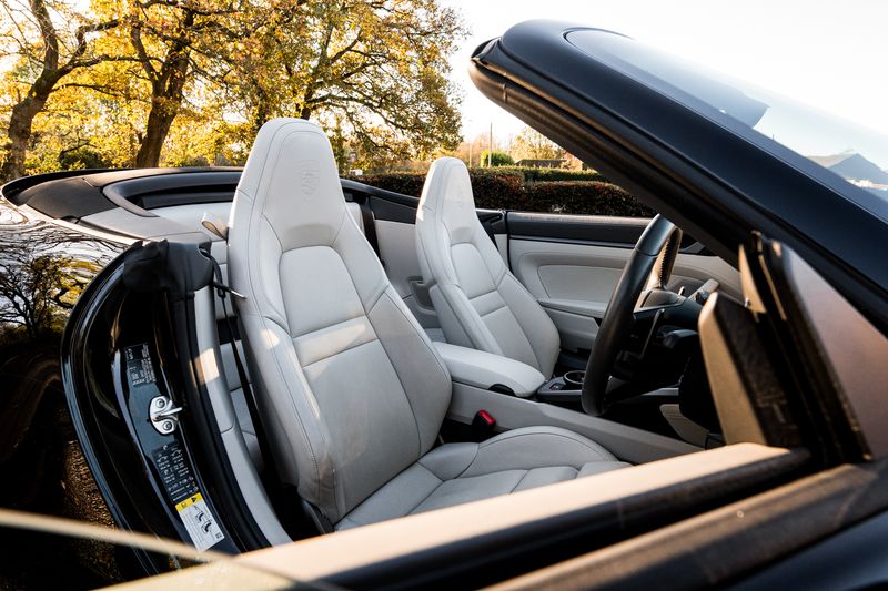 Porsche 911 (992) Carrera 4 PDK