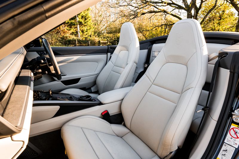 Porsche 911 (992) Carrera 4 PDK