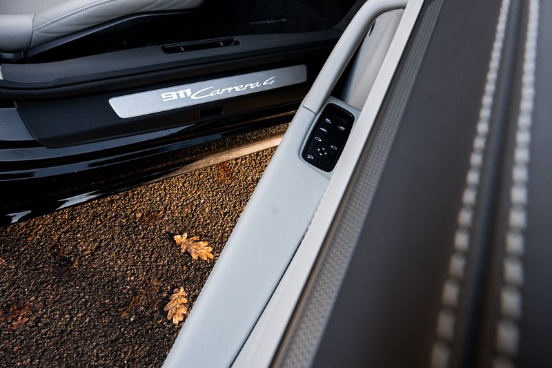 Porsche 911 (992) Carrera 4 PDK