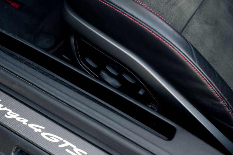 Porsche 911 (992)  Targa 4 GTS PDK