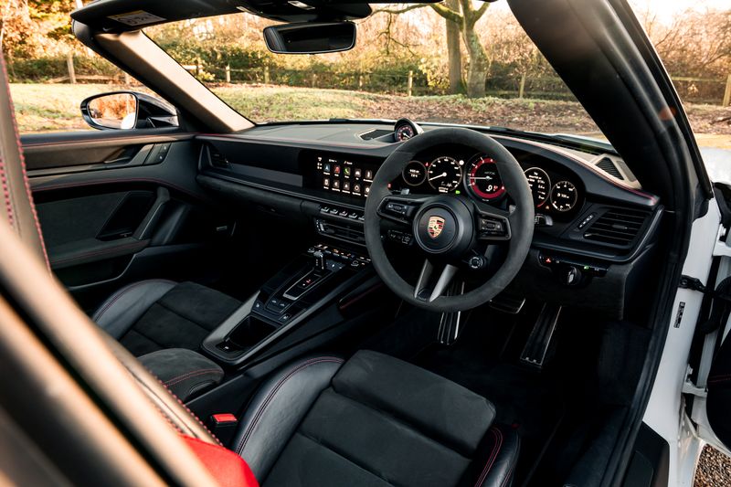 Porsche 911 (992)  Targa 4 GTS PDK