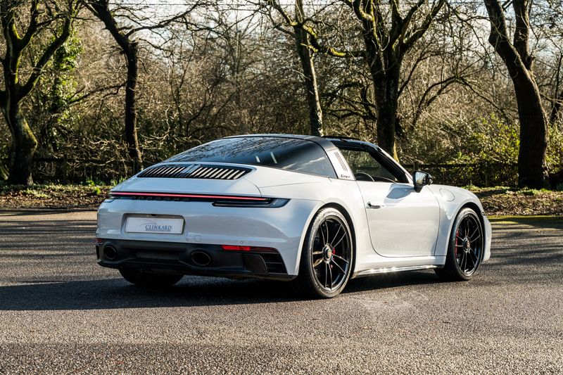 Porsche 911 (992)  Targa 4 GTS PDK