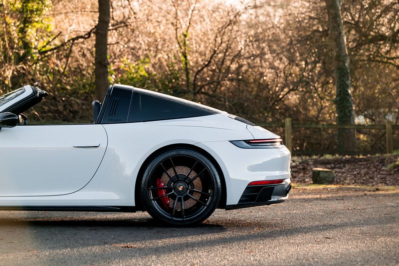 Porsche 911 (992)  Targa 4 GTS PDK