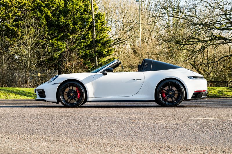 Porsche 911 (992)  Targa 4 GTS PDK