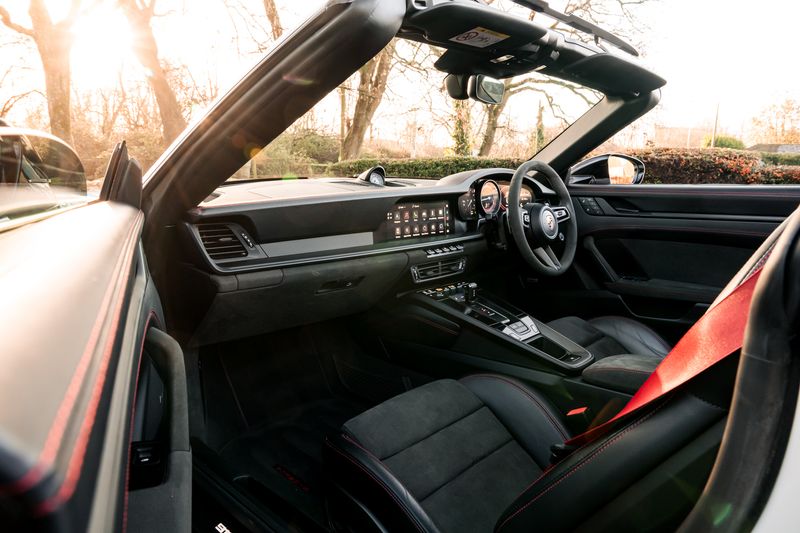 Porsche 911 (992)  Targa 4 GTS PDK