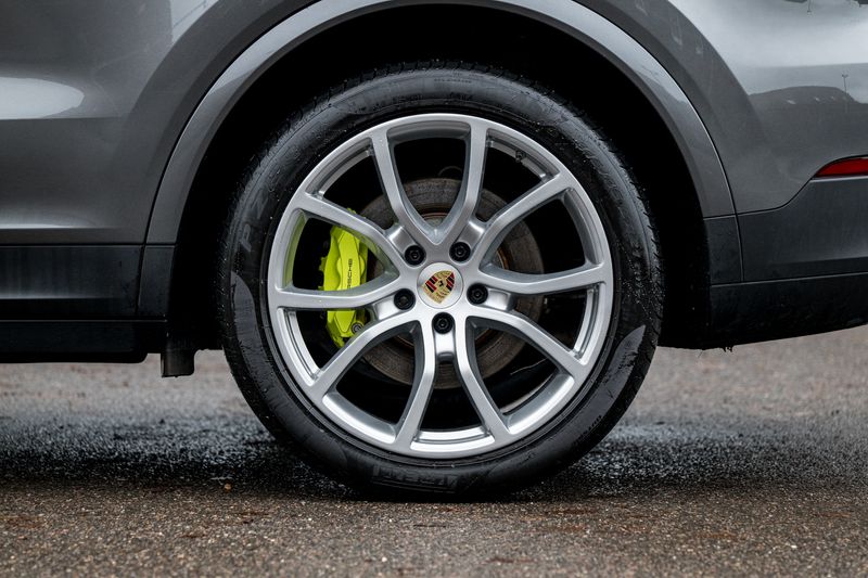 Porsche Cayenne 3.0 V6 E-Hybrid 14.1kWh Tiptronic S 4WD Euro 6 (s/s) 5dr (3.6kW Charger)