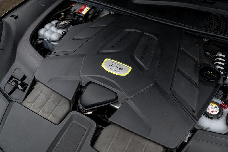 Porsche Cayenne 3.0 V6 E-Hybrid 14.1kWh Tiptronic S 4WD Euro 6 (s/s) 5dr (3.6kW Charger)