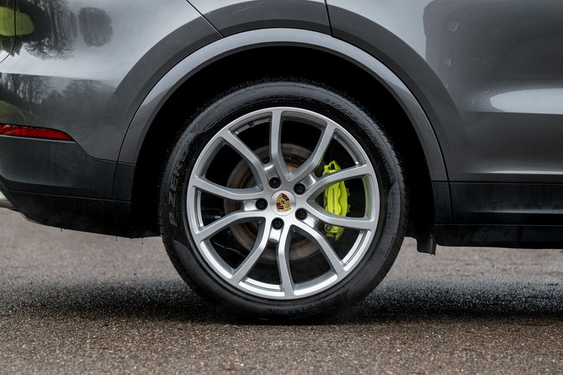 Porsche Cayenne 3.0 V6 E-Hybrid 14.1kWh Tiptronic S 4WD Euro 6 (s/s) 5dr (3.6kW Charger)