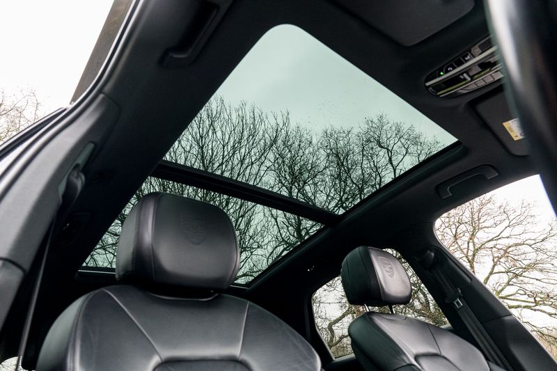 Porsche Cayenne 3.0 V6 E-Hybrid 14.1kWh Tiptronic S 4WD Euro 6 (s/s) 5dr (3.6kW Charger)