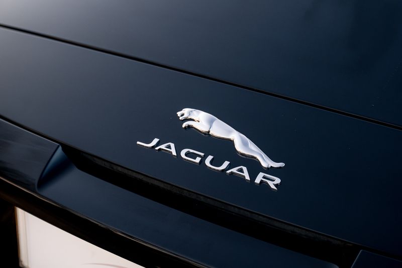 Jaguar F-Type Convertible 5.0 V8 R-Dynamic First Edition Auto