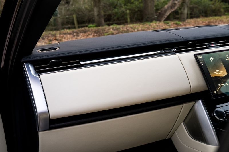 Range Rover 3.0 D300 MHEV SE SUV Diesel