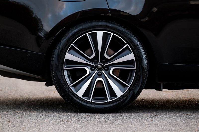 Range Rover 3.0 D300 MHEV SE SUV Diesel