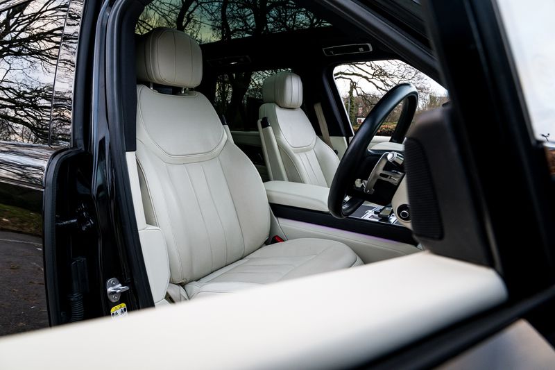 Range Rover 3.0 D300 MHEV SE SUV Diesel