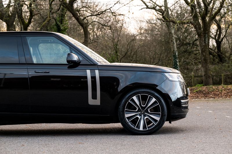 Range Rover 3.0 D300 MHEV SE SUV Diesel