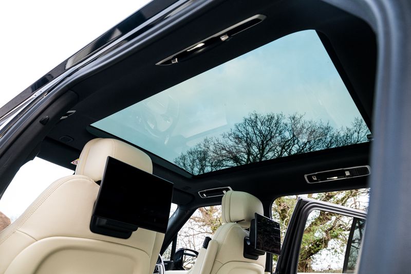 Range Rover 3.0 D300 MHEV SE SUV Diesel