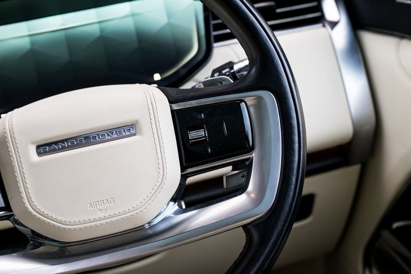 Range Rover 3.0 D300 MHEV SE SUV Diesel