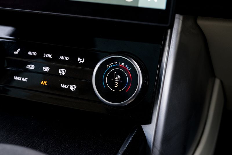 Range Rover 3.0 D300 MHEV SE SUV Diesel