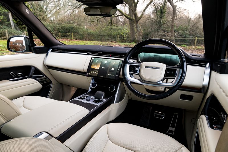 Range Rover 3.0 D300 MHEV SE SUV Diesel