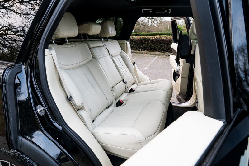 Range Rover 3.0 D300 MHEV SE SUV Diesel