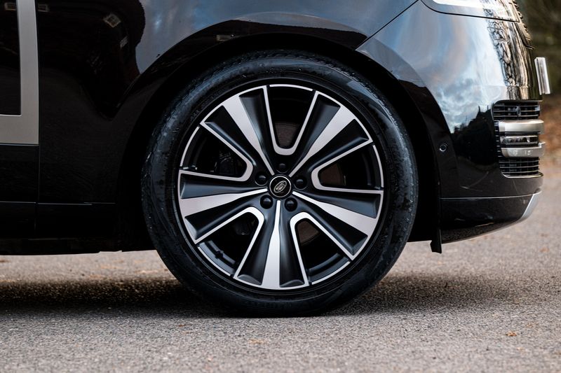 Range Rover 3.0 D300 MHEV SE SUV Diesel