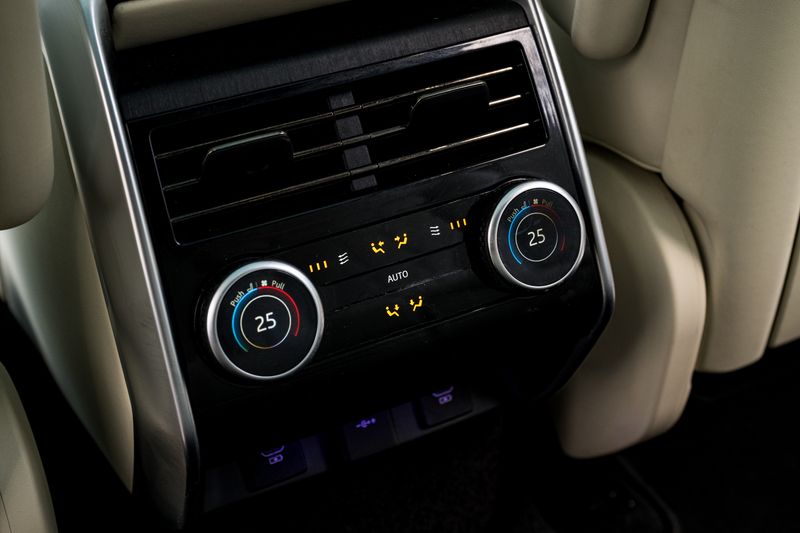 Range Rover 3.0 D300 MHEV SE SUV Diesel