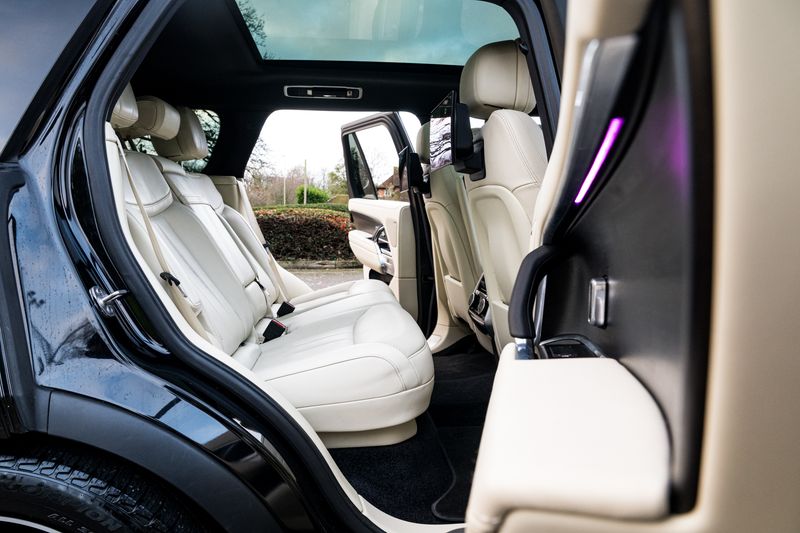 Range Rover 3.0 D300 MHEV SE SUV Diesel