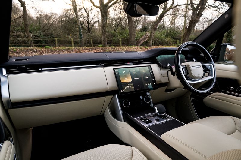 Range Rover 3.0 D300 MHEV SE SUV Diesel