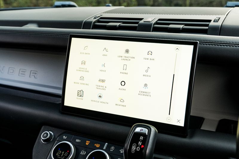 Land Rover Defender 110 D300 MHEV HSE Hard Top Commercial (+VAT)