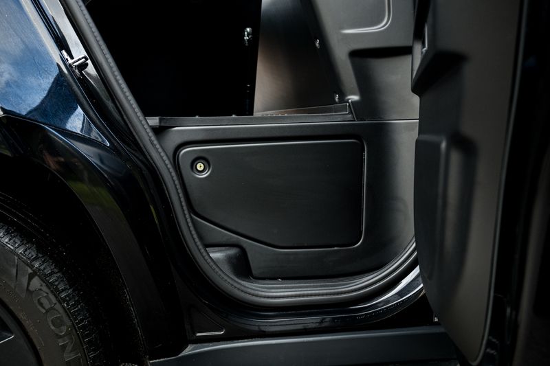 Land Rover Defender 110 D300 MHEV HSE Hard Top Commercial (+VAT)