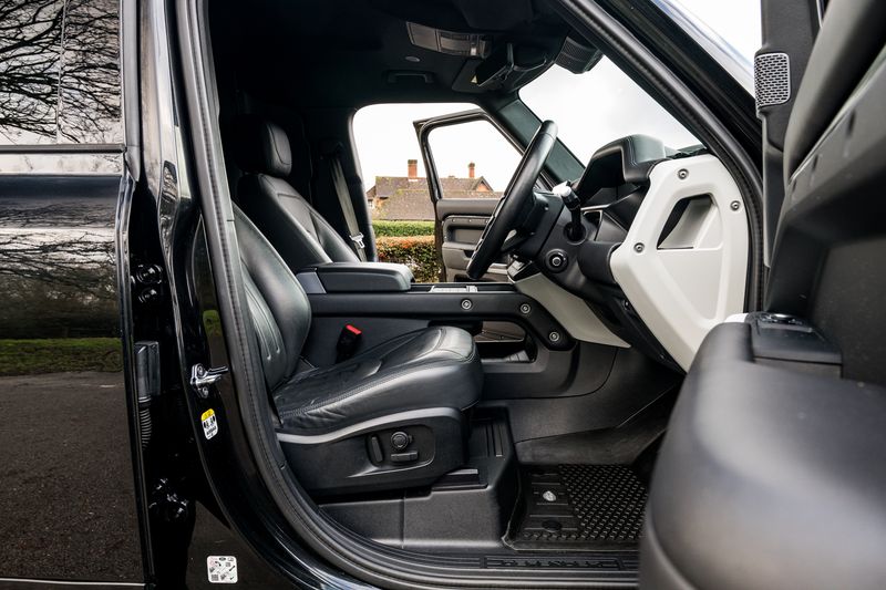 Land Rover Defender 110 D300 MHEV HSE Hard Top Commercial (+VAT)