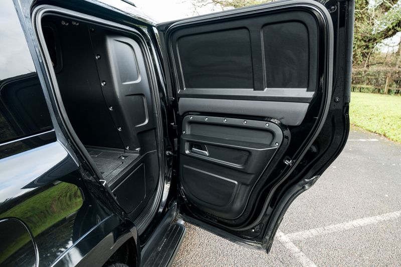 Land Rover Defender 110 D300 MHEV HSE Hard Top Commercial (+VAT)