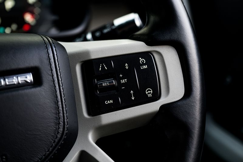 Land Rover Defender 110 D300 MHEV HSE Hard Top Commercial (+VAT)