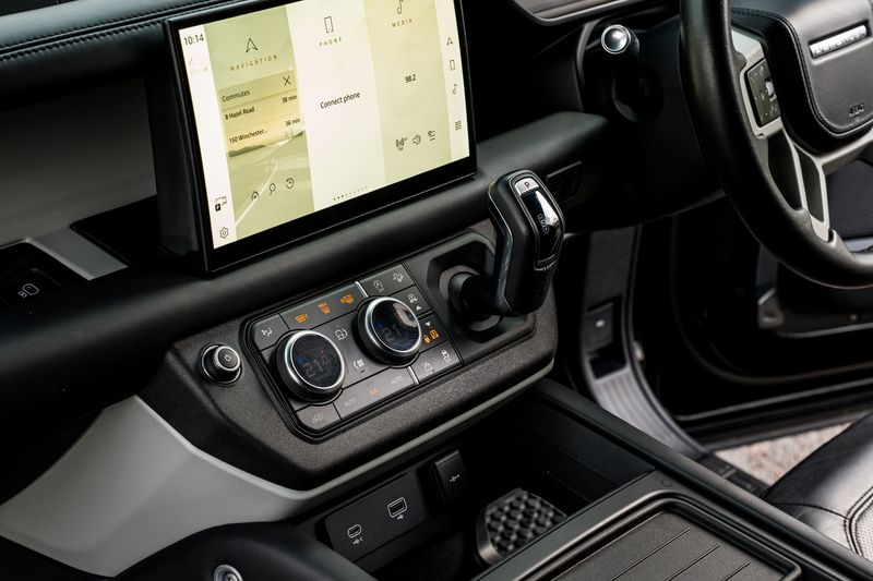 Land Rover Defender 110 D300 MHEV HSE Hard Top Commercial (+VAT)