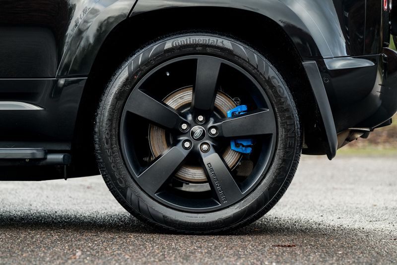 Land Rover Defender 110 D300 MHEV HSE Hard Top Commercial (+VAT)