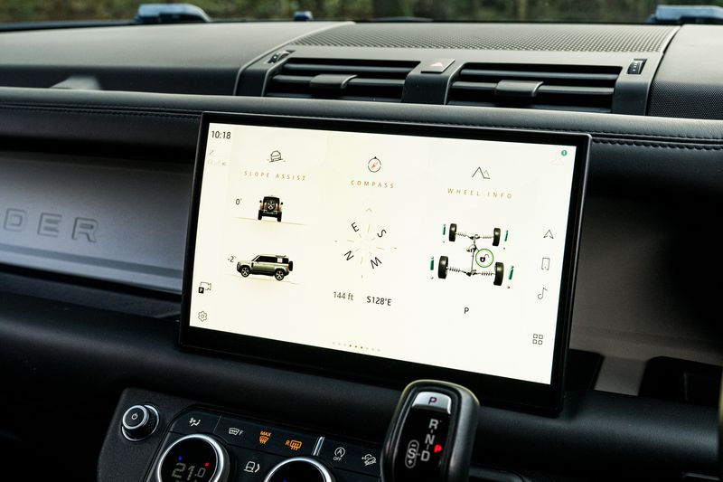 Land Rover Defender 110 D300 MHEV HSE Hard Top Commercial (+VAT)