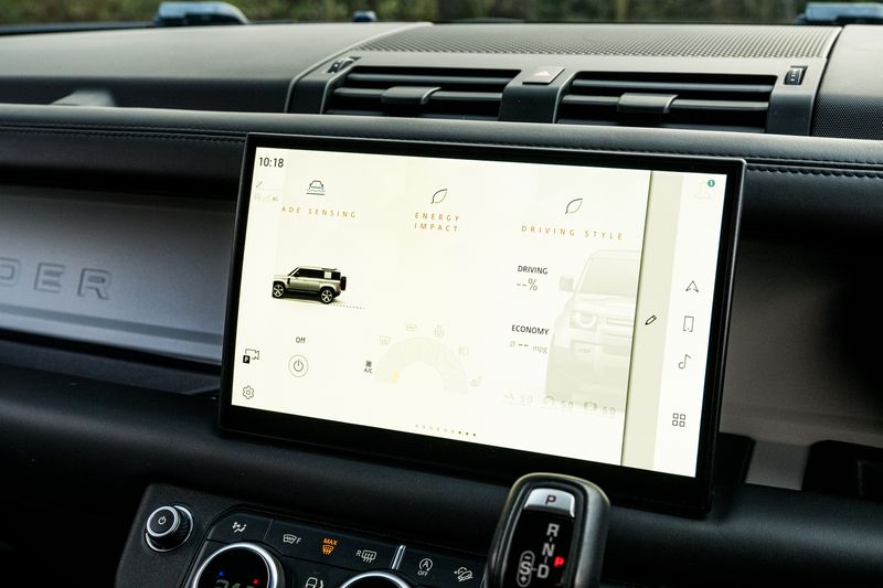 Land Rover Defender 110 D300 MHEV HSE Hard Top Commercial (+VAT)