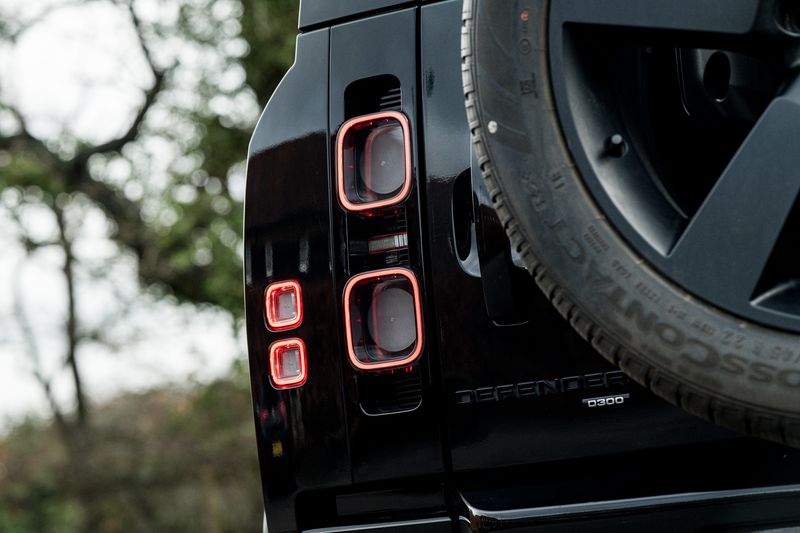 Land Rover Defender 110 D300 MHEV HSE Hard Top Commercial (+VAT)