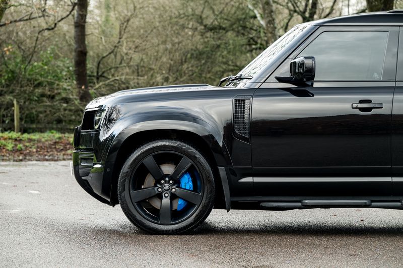 Land Rover Defender 110 D300 MHEV HSE Hard Top Commercial (+VAT)