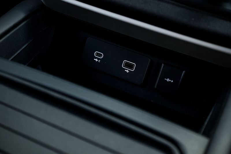 Land Rover Defender 110 D300 MHEV HSE Hard Top Commercial (+VAT)