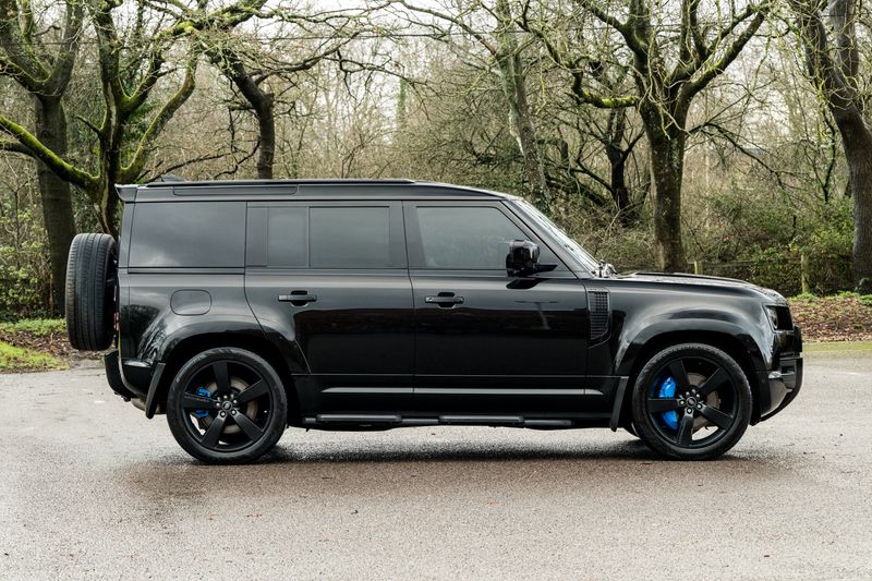 Land Rover Defender 110 D300 MHEV HSE Hard Top Commercial (+VAT)