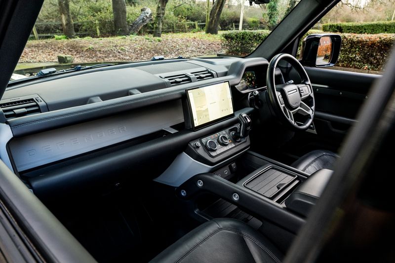 Land Rover Defender 110 D300 MHEV HSE Hard Top Commercial (+VAT)