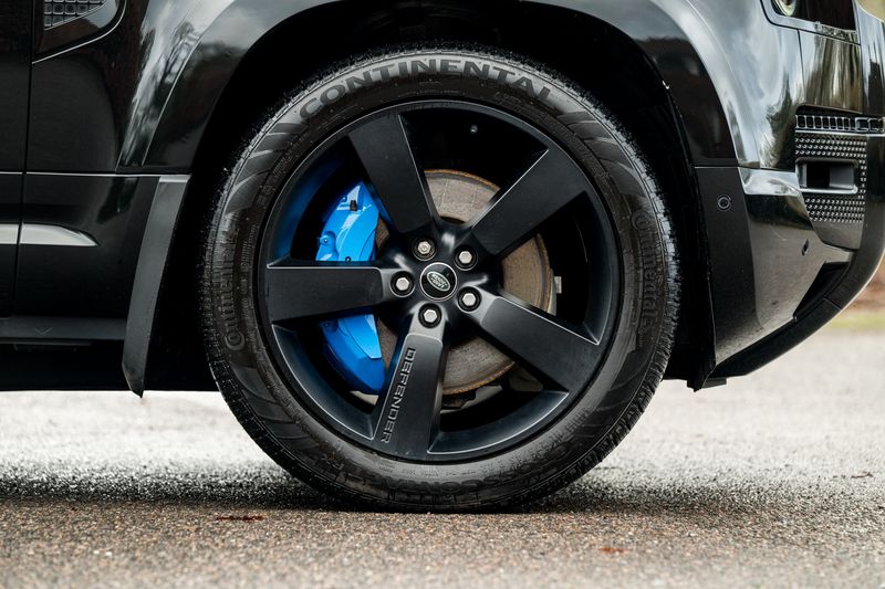 Land Rover Defender 110 D300 MHEV HSE Hard Top Commercial (+VAT)