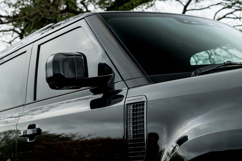 Land Rover Defender 110 D300 MHEV HSE Hard Top Commercial (+VAT)