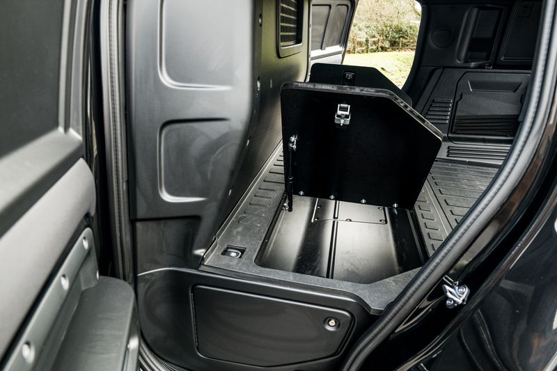 Land Rover Defender 110 D300 MHEV HSE Hard Top Commercial (+VAT)