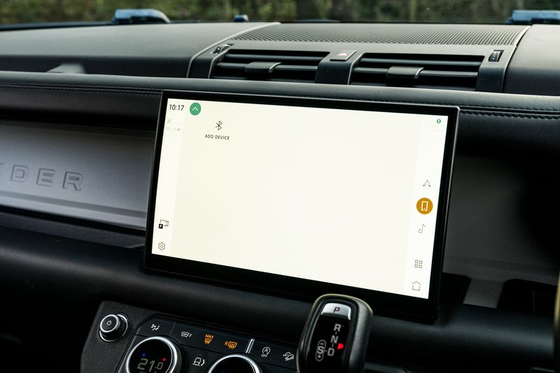 Land Rover Defender 110 D300 MHEV HSE Hard Top Commercial (+VAT)