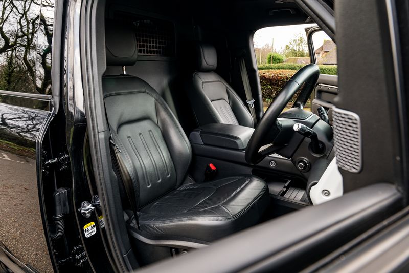 Land Rover Defender 110 D300 MHEV HSE Hard Top Commercial (+VAT)