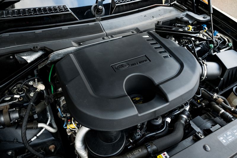 Land Rover Defender 110 D300 MHEV HSE Hard Top Commercial (+VAT)