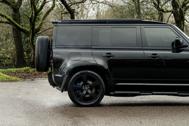 Land Rover Defender 110 D300 MHEV HSE Hard Top Commercial (+VAT)